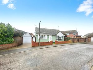 Caroline Close- click for photo gallery